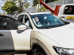 Así quedó la camioneta donde viajaba el candidato del partido Fuerza X México, José Alberto Alonso Gutiérrez, en Acapulco, tras el ataque. EFE/D. Guzmán