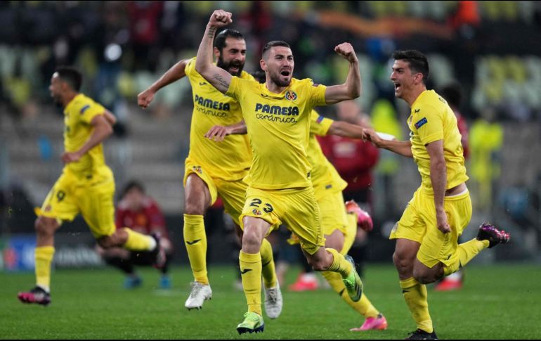 Jugadores del Villlarreal celebran tras ganar la final de la Europa League de la UEFA. AFP/M. Sohn
