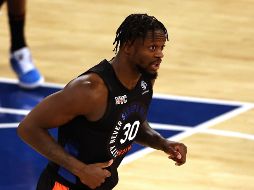 Randle se sobrepuso a una miserable primera mitad y encabezó la remontada en el cuarto periodo. AFP