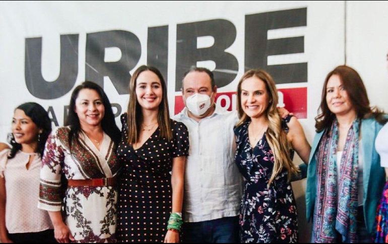 Uribe también firmó el compromiso “Zapopan, una ciudad segura para las mujeres”. TWITTER/AlbertoUribeC