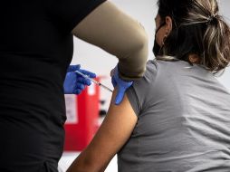 Se repartirán premios de 50 mil dólares a 30 personas vacunadas. EFE/E. Laurent