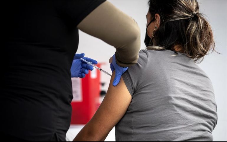 Se repartirán premios de 50 mil dólares a 30 personas vacunadas. EFE/E. Laurent