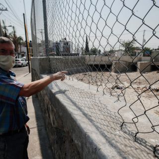 Con canal azolvado, Vecinos de Villa del Ixtépete temen por más inundaciones