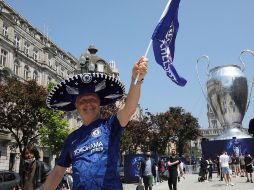 Así está el ambiente en la Fan Zone de la Avenida de los Aliados en Oporto, Portugal, donde este sábado se medirán el Manchester City y el Chelsea. EFE / C. García