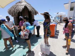 Según turistas y ciudadanos locales, tanto en la ciudad como en la zona hotelera de Cancún la aplicación de las medidas sanitarias se ha relajado en espacios públicos cerrados como restaurantes y transporte. EFE / ARCHIVO
