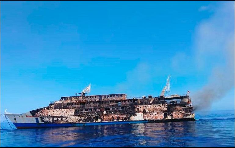 Los 181 pasajeros, incluidos 22 menores, y los 14 tripulantes fueron rescatados y trasladados a una isla cercana. AP