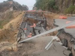 Una grieta precedió al colapso del tramo en la autopista en Michoacán. TWITTER@GN_Carreteras