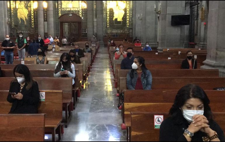 ORACIÓN. El cardenal ofreció una dirigió la oración a decenas de personas. ARCHIVO