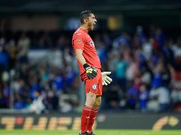 Jesús Corona explotó contra un comisario de la Liga MX, por supuestamente no permitir el ingreso a la cancha al coach mental del equipo. Imago7/R.Vadillo