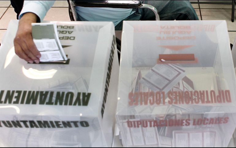 Las casillas instaladas contarán con avisos para que las personas eviten tocarse la cara, ojos nariz y boca. EL INFORMADOR / ARCHIVO