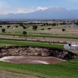 Socavón enorme se extiende en Puebla; pasa de 5 a 60 metros en dos días