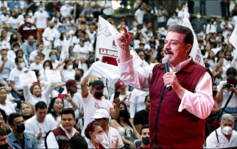 El morenista cerró campaña en este distrito acompañado del candidato a diputado local, Luis Galván. ESPECIAL