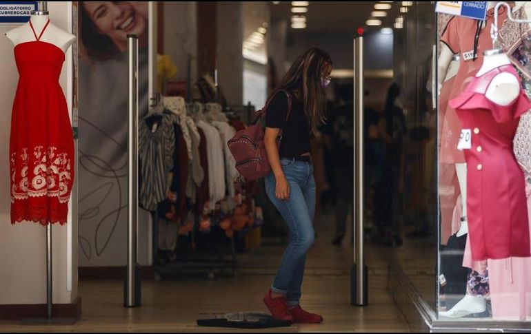 Para el tercer trimestre del año, analistas ajustaron a la baja el crecimiento de la economía nacional de 0.88% a 0.72 por ciento. EFE/ARCHIVO