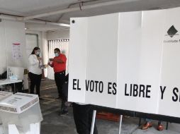 Para entrar a la casilla y ejercer tu voto, debes portar cubrebocas y seguir medidas sanitarias como usar gel antibacterial. ESPECIAL/INE