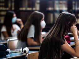 Los alumnos son citados en distintos horarios para no exceder el 50% de la capacidad de las aulas. EFE/A. Carconi