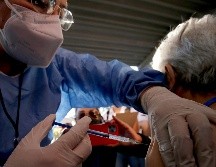La primera dosis de la vacuna anti COVID en Zapopan se aplicó entre el 6 y 8 de abril pasados. AFP/ARCHIVO