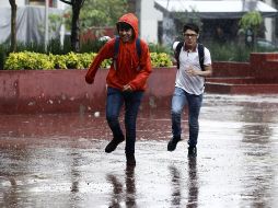 El Instituto de Astronomía y Meteorología (IAM) de la Universidad de Guadalajara pronostica lluvia ligera a finales de la tarde con poca actividad eléctrica. EL INFORMADOR /ARCHIVO