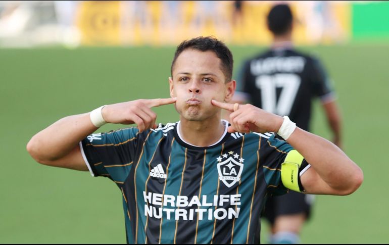 El delantero mexicano Javier 