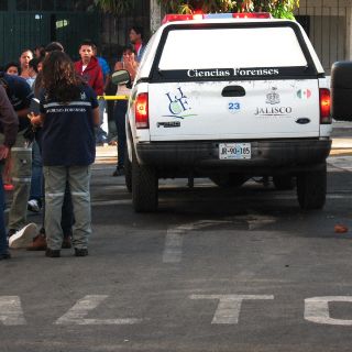 Encuentran un cuerpo en calles de Hacienda Santa Fe en Tlajomulco