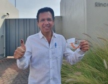 El candidato acudió a votar en la casilla ubicada en el Estadio 3 de Marzo, y posteriormente, acompañó a sus hijas, y a su esposa, a votar a la casilla instalada en el colegio Liceo del Valle. EL INFORMADOR / I. Martínez