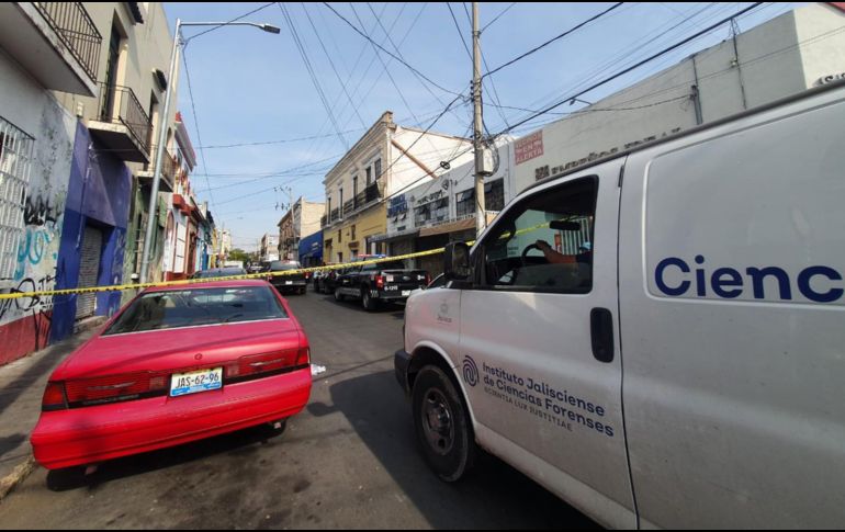 Aunque el fallecido fue reconocido en el sitio por sus familiares, el cuerpo será llevado a las instalaciones del Instituto Jalisciense de Ciencias Forenses. ESPECIAL