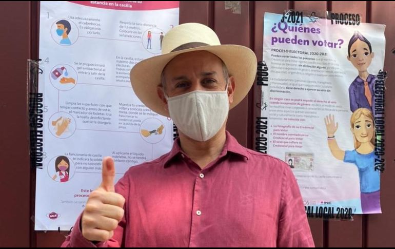 A través de redes sociales, López-Gatell mostró una fotografía en la que muestra su dedo pulgar con tinta que indica que ya votó. TWITTER/ @HLGatell