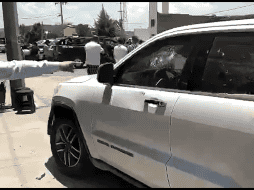 De acuerdo con Julio Hurtado, hijo del aspirante y quien contiende también a la diputación local del Distrito 02, una camioneta de Policías Estatales con civiles armados le cerró el paso y golpearon su camioneta blindada. ESPECIAL