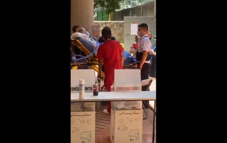 Los hechos sucedieron en la casilla ubicada en el Instituto de la Vera-Cruz, ubicado en el municipio de Guadalajara. TWITTER / @papaconavarro