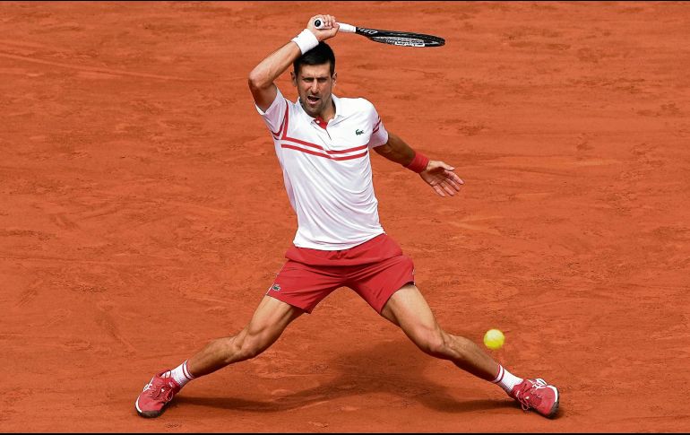 NOLE. El tenista serbio sufrió para avanzar a la siguiente ronda, luego de arrancar perdiendo los dos primeros sets. AP