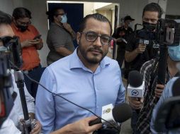 El precandidato a la Presidencia de Nicaragua por la oposición, Félix Maradiaga, habla con la prensa este martes, en Managua. EFE/J. Torres