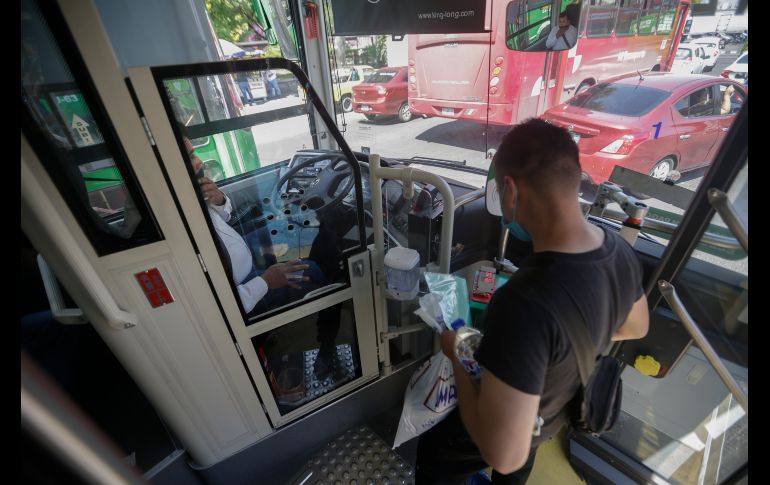 El gobernador de Jalisco se comprometió a renovar de más de mil unidades este año. EL INFORMADOR / F. Atilano