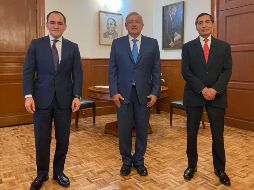 Ramírez de la O (derecha) es licenciado en Economía y realizó un doctorado en la Universidad de Cambridge. TWITTER / @lopezobrador_