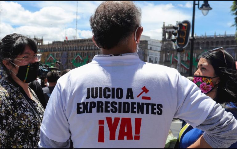 La consulta popular preguntará si los electores desean indagar a los expresidentes, entre otros exfuncionarios. EFE/ARCHIVO