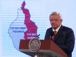 AMLO dijo que ''en el caso del Impuesto Sobre la Renta, los que más lo pagan son los trabajadores, pero hay esta deformación, un prejuicio de clase, muy conservador, racista. Pero con su pan se lo coman''. SUN / G. Espinosa