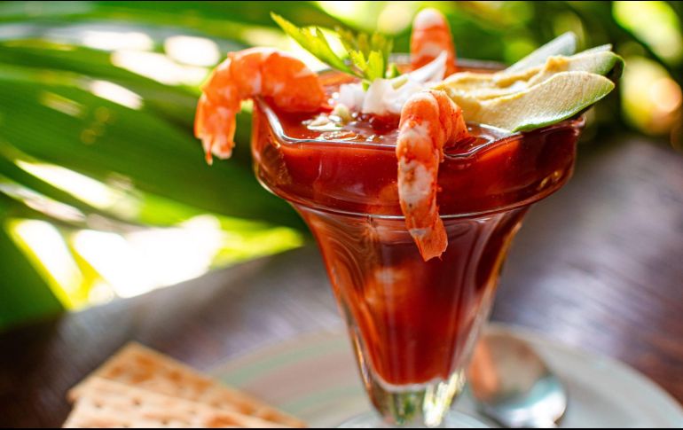 Prepara un rico coctel de camarón en casa. ESPECIAL/Photo by Menú Acapulco on Unsplash.