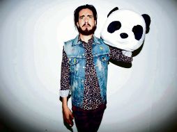 Disponible. El libro del cantante ya se puede adquirir a través de Amazon y Barnes and Noble. ESPECIAL