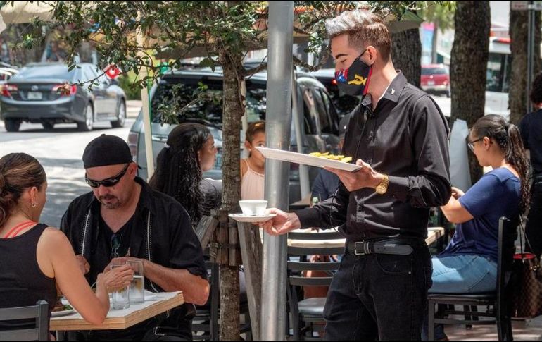 Los sectores económicos con el mayor crecimiento anual en puestos de trabajo son el de construcción, transformación, transportes y comunicaciones. EFE/ARCHIVO