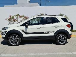 Acabados en negro brillante predominan en elementos como la tapa de la llanta, carcasas de los retrovisores y los rieles de carga. EL INFORMADOR/M. Castillo