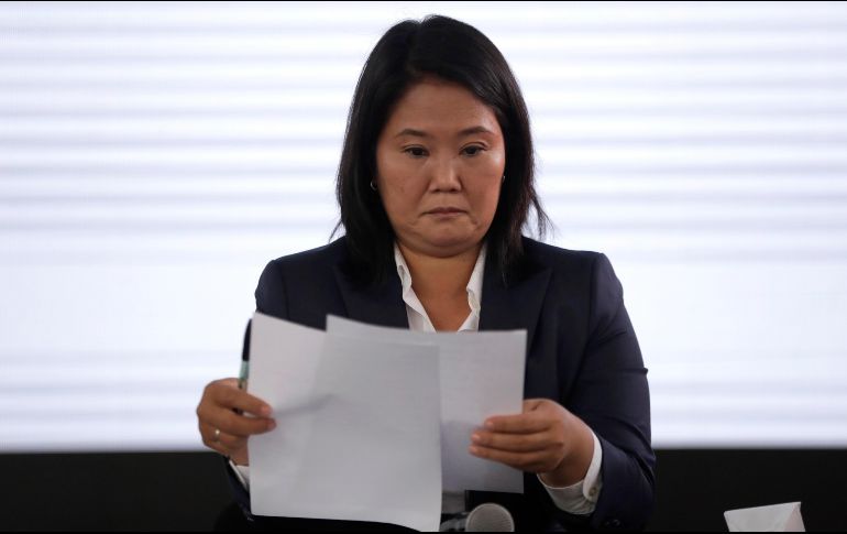 Fujimori, que ha prometido indultar a su padre, quien cumple una condena de 25 años de prisión por crímenes de lesa humanidad, se aferró a sus esperanzas de remontar. EFE / P. Aguilar