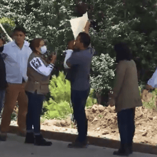 Interrumpen mensaje de AMLO; denuncian falta de pagos de Transístmico