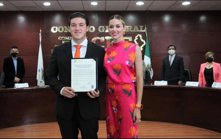 Samuel García estuvo acompañado por su esposa, Mariana Rodríguez. TWITTER / @samuel_garcias