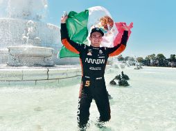 ORGULLO MEXICANO. El regiomontano celebra su segunda victoria de la temporada.