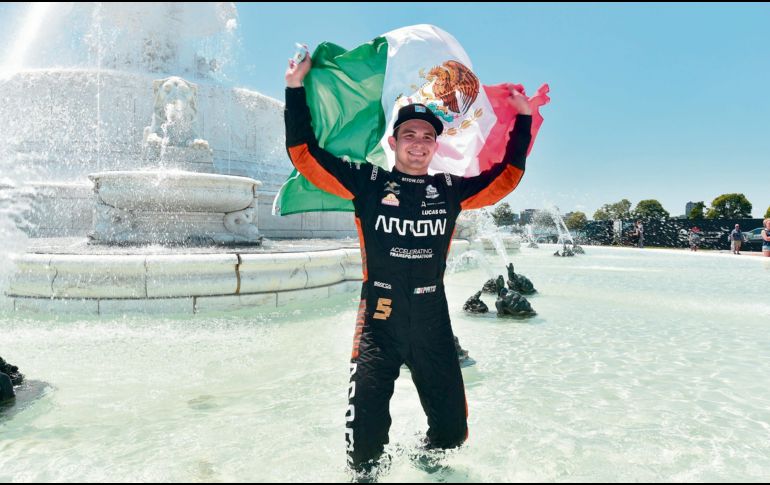 ORGULLO MEXICANO. El regiomontano celebra su segunda victoria de la temporada.