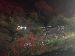 Los hechos ocurrieron a la altura de la curva “El Chubasco”, cerca de los arcos de la entrada a Jalostotitlán. ESPECIAL / Protección Civil Jalisco