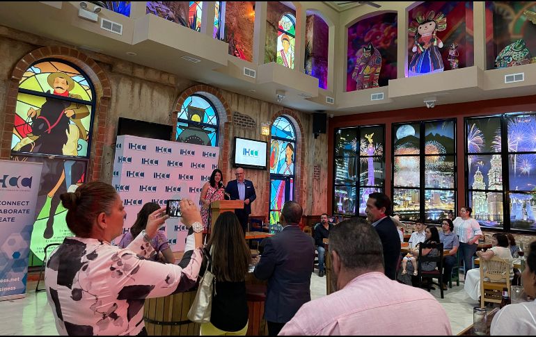 AMBIENTE. El mariachi de Mi Tierra fue el responsable de ambientar la velada a la que asistió un centenar de invitados. CORTESÍA/Cámara de comercio hispana de illinois