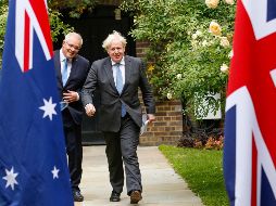 FIRMAN ACUERDO. El Primer Ministro de Reino Unido, Boris Johnson y el Primer Ministro de Australia, Scott Morrison posaron juntos para celebrar el importante acontecimiento. EFE