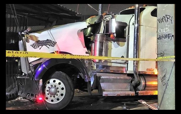 Los hechos ocurrieron alrededor de las 05:00 horas en el cruce de Gobernador Curiel y la Calle 13.  ESPECIAL