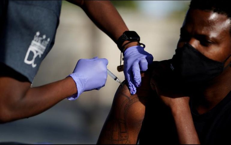 Funcionarios municipales todavía luchan contra la firme resistencia de una minoría de trabajadores en algunos empleos de seguridad pública, incluidos policías y bomberos. EFE / ARCHIVO