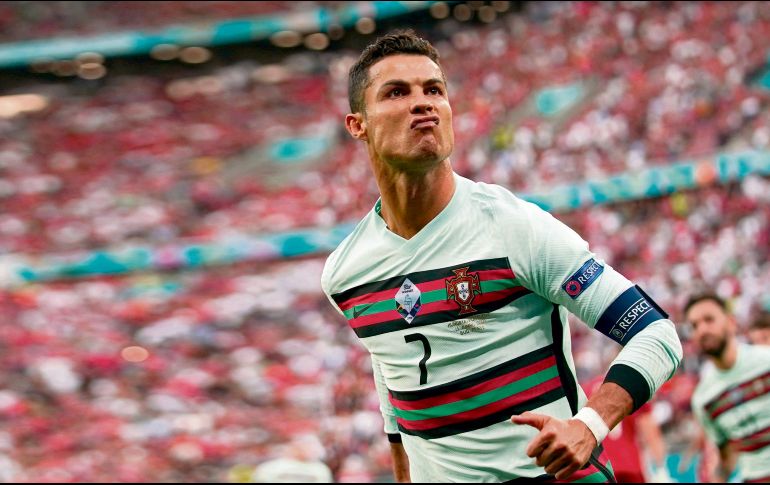 INDOMABLE. El delantero portugués anotó un doblete para darle el triunfo a su equipo y además logró alzarse como el mejor goleador en la historia de las Eurocopas, venciendo al histórico francés Michel Platini. EFE