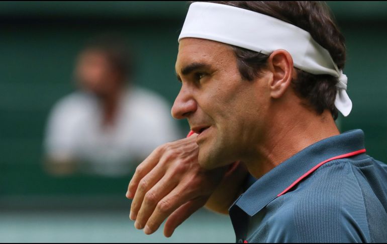 El suizo Roger Federer, ganador de 20 títulos del 'Grand Slam', cayó en los octavos del torneo de Halle ante el canadiense Felix Auger-Aliassime, por 6-4, 3-6 y 2-6, en una hora y cuarenta y cinco minutos. AP / F. Gentsch